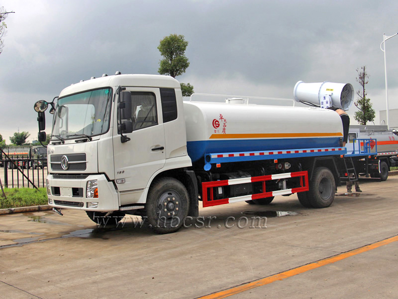 東風(fēng)天錦12方灑水抑塵車(chē) 東風(fēng)天錦12方灑水抑塵車(chē)