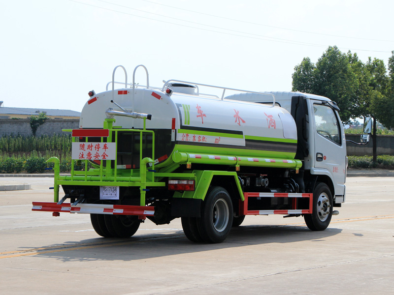 東風小多利卡灑水車5立方